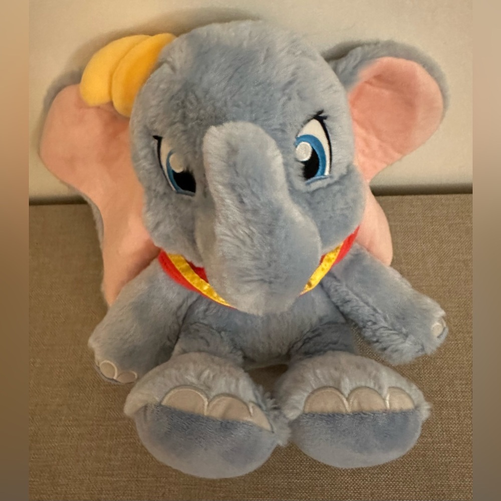 Disney parks Dumbo plush EUC - Picture 2 of 3
